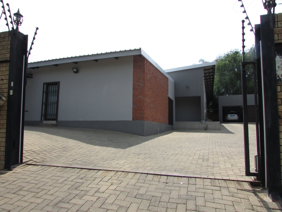 To Let 3 Bedroom Property for Rent in Heuwelsig Free State